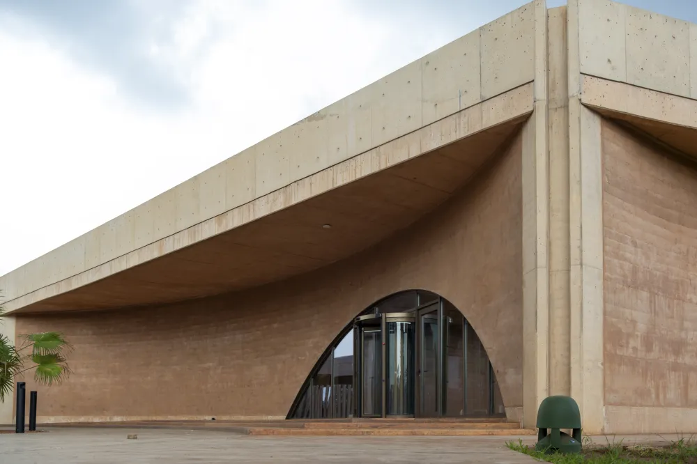 Le Grand Virage Culturel : Pourquoi les 2026 Global Museum Openings représentent une nouvelle ère pour les voyageurs 2026 Global Museum Openings: Un monument culturel ouest-africain contemporain à l'architecture durable