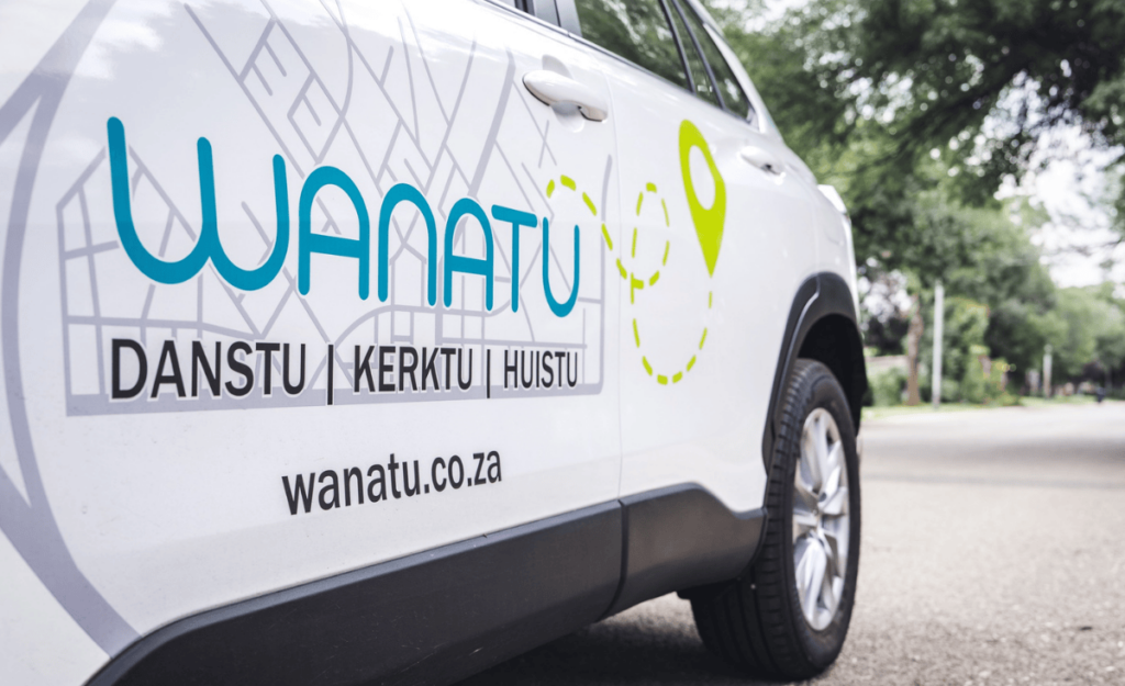 Conformité, Pourquoi l’unique et sensationnel triomphe de Bolt et WANATU laisse des milliers de chauffeurs dans l’incertitude totale en 2026 compliance: Véhicule de VTC de la marque Wanatu garée sur une route sud-africaine. »