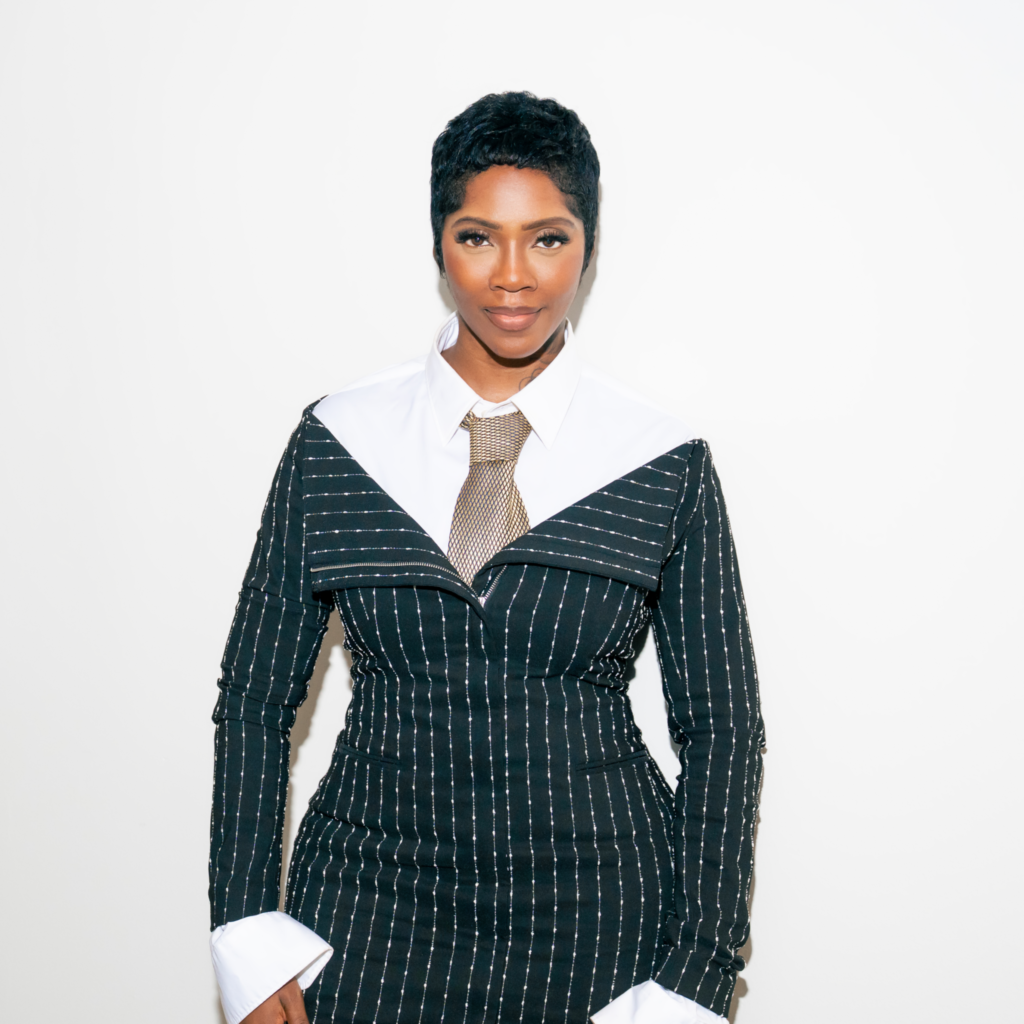 Bourses d’études musicales : Le pont puissant reliant Lagos au succès mondial de Berklee en 2026 bourses d'études musicales: L'icône de l'Afrobeats, Tiwa Savage, dans une pose haute couture, illustrant la puissance de l'industrie créative africaine et le succès commercial des artistes féminines.